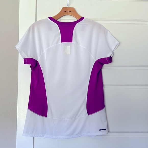 Women’s North Face Medium workout shirt. - Picture 3 of 6